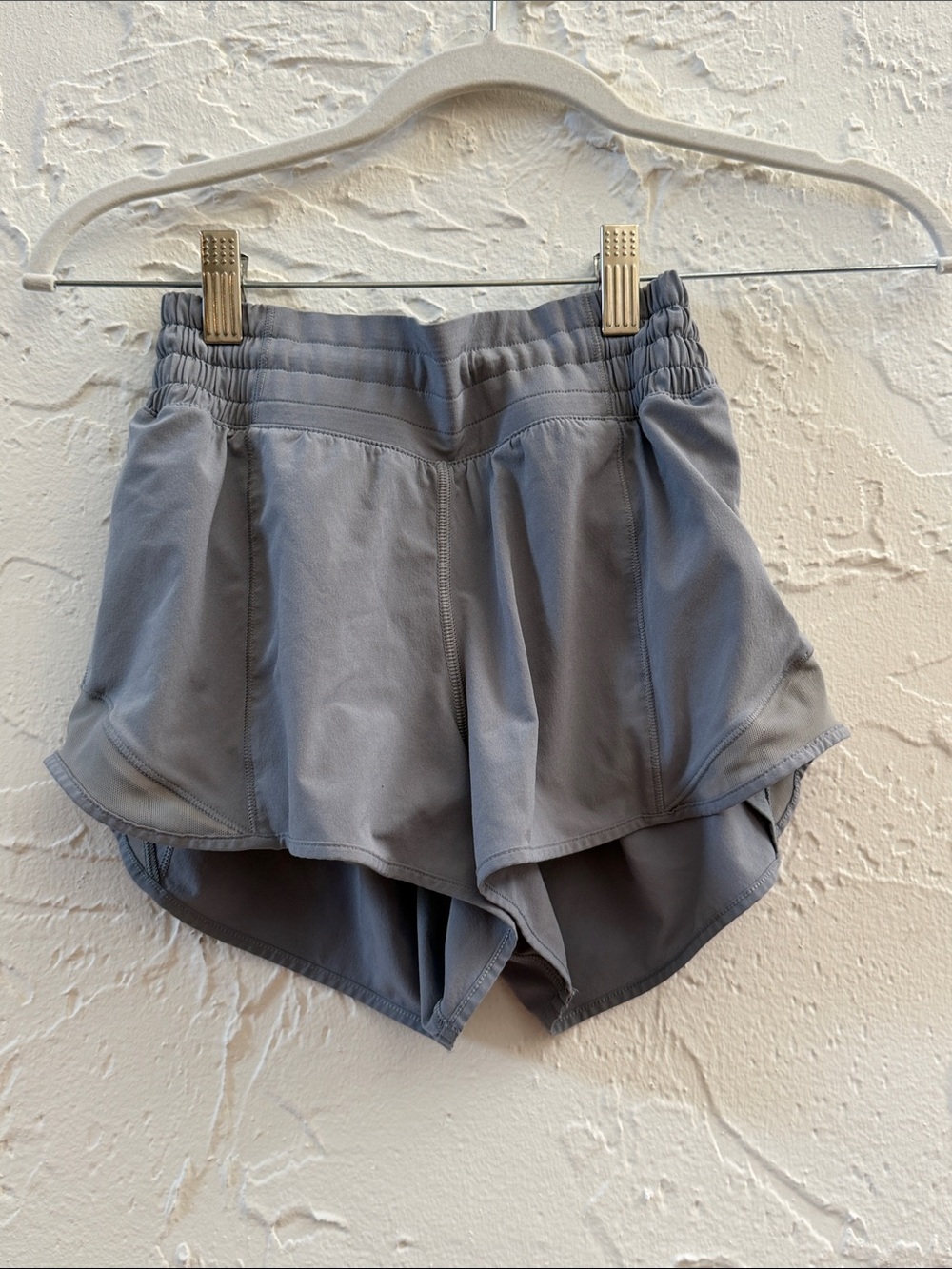 Luluelmon hotty hot shorts high rise 2.5 size 2